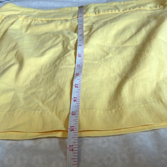 Bella Rose Yellow Stretch Skort with Crochet Details - Picture 8 of 9